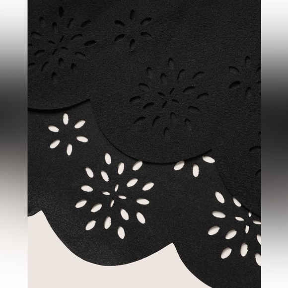 BloomChic Plus Size XL Laser Cut Elastic Waist Scalloped Trim Shorts us14-16 - Picture 5 of 7